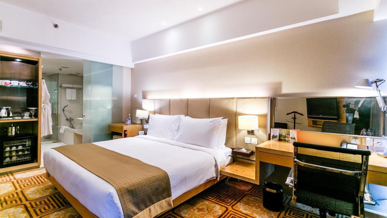 Holiday Inn Binhai Тяньцзинь Номер фото