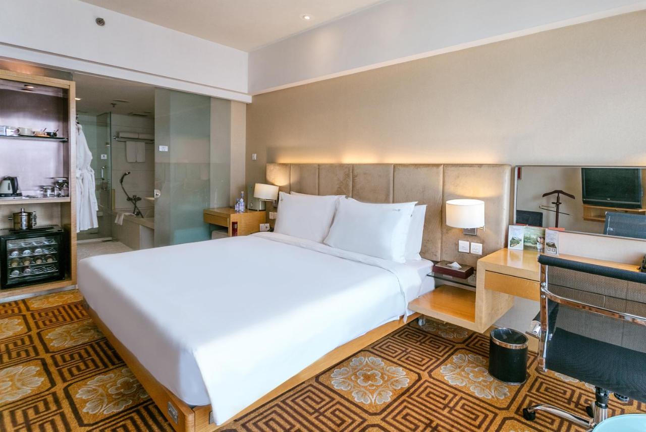 Holiday Inn Binhai Тяньцзинь Экстерьер фото
