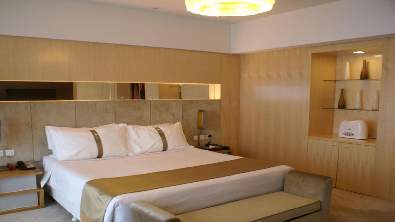 Holiday Inn Binhai Тяньцзинь Экстерьер фото