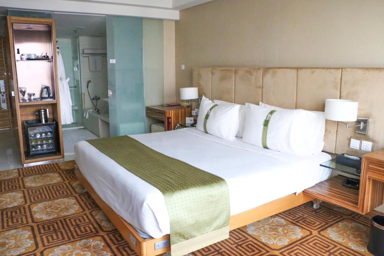 Holiday Inn Binhai Тяньцзинь Экстерьер фото
