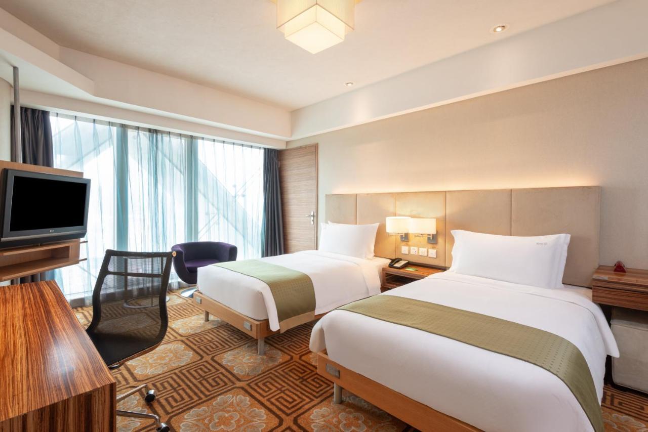 Holiday Inn Binhai Тяньцзинь Номер фото